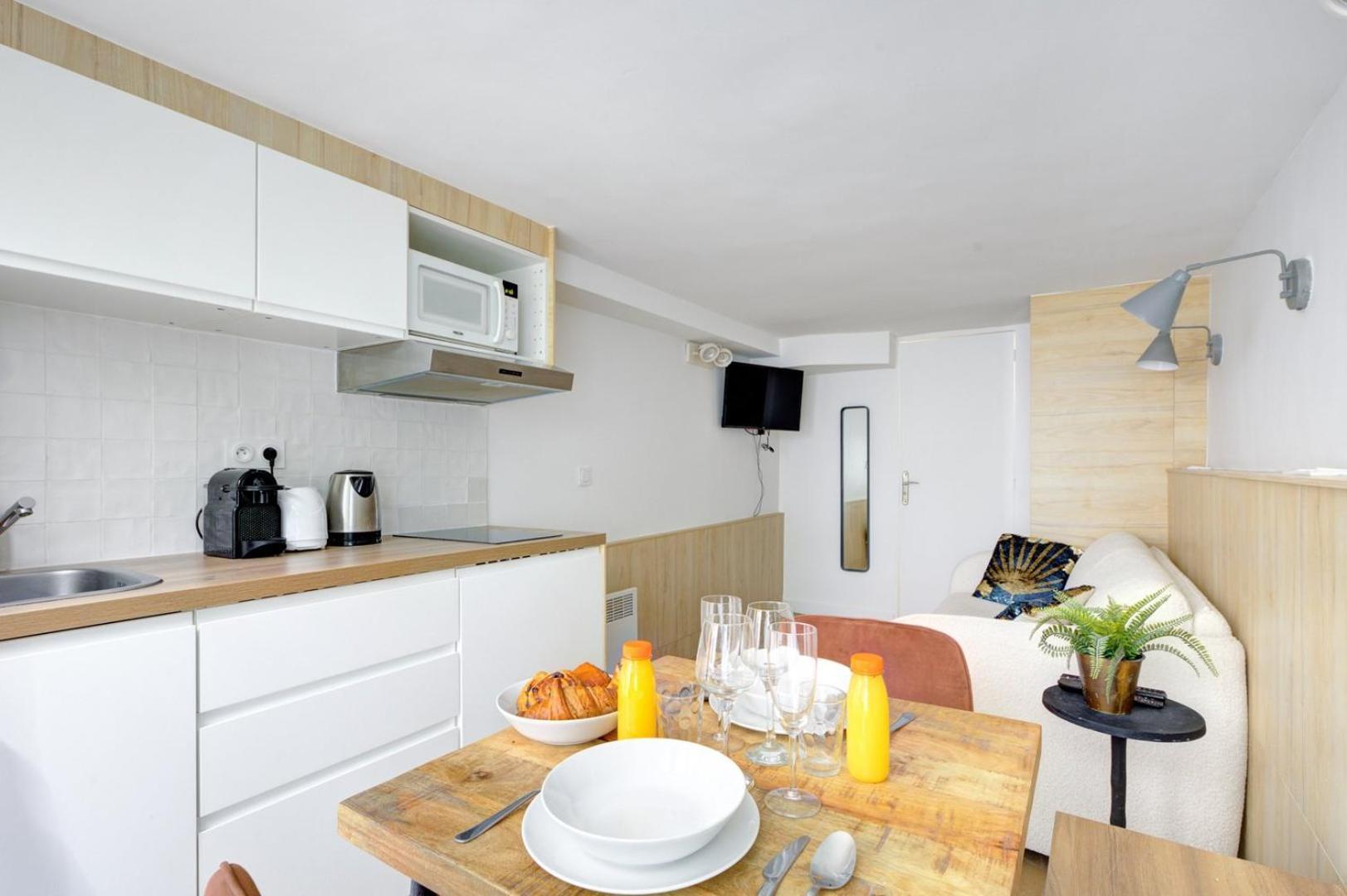 204 Coco - Superb In Parigi