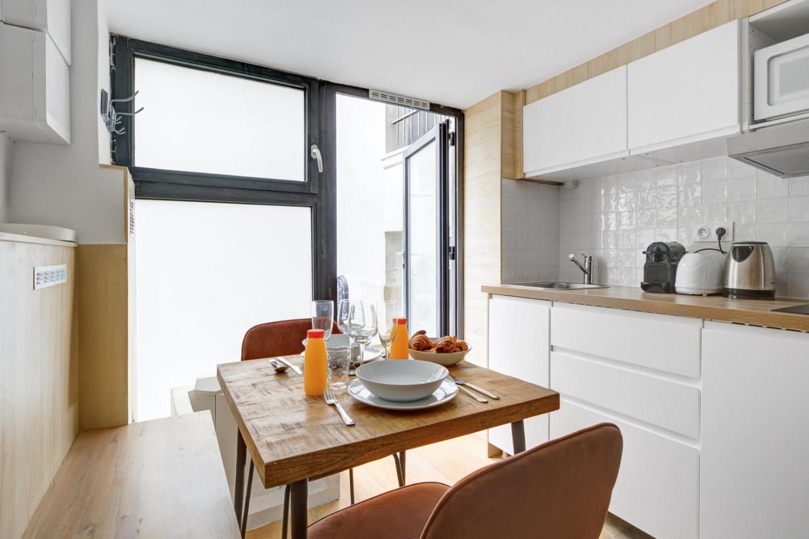 204 Coco - Superb In Parigi